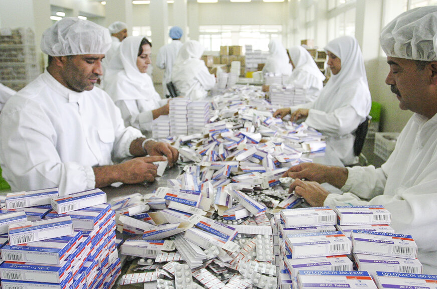 تولید دارو در هلال‌احمر 2 برابر شد/ ادامه تولید آزیترومایسین با توجه به نیاز کشور