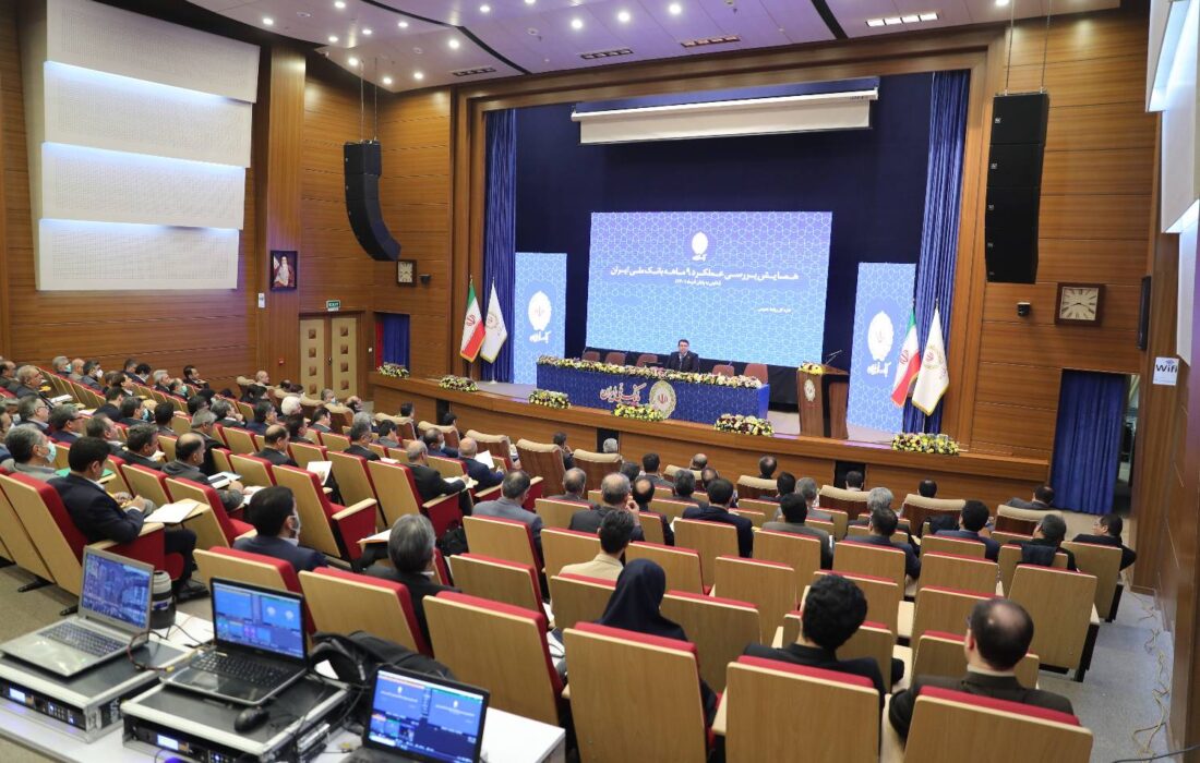 سرپرست بانک ملی ایران: راه موفقیت در بانک کمک به رشد و توسعه همه جانبه در مضامین استراتژیک است