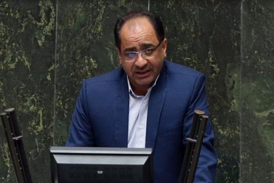 یک عضو کمیسیون صنایع و معادن مجلس مطرح کرد؛ عرضه خودرو در بورس کالا واسطه و دلال‌ها را حذف کرد