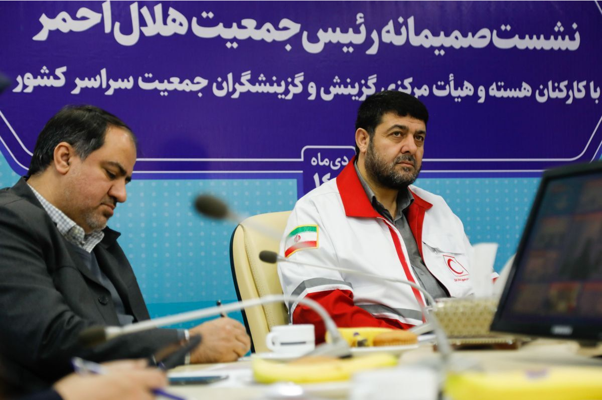 نشست صمیمانه رئیس جمعیت هلال‌احمر با کارکنان هسته و هیات مرکزی گزینش و گزینشگران جمعیت سراسر کشور تاکید رئیس جمعیت هلال‌احمر بر توجه به انتخاب کارمندان توانمند و امانت‌دار