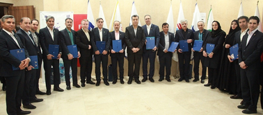 توسط بانک مرکزی صورت گرفت روسای موفق شعب بانک رفاه کارگران معرفی و مورد تجلیل قرار گرفتند