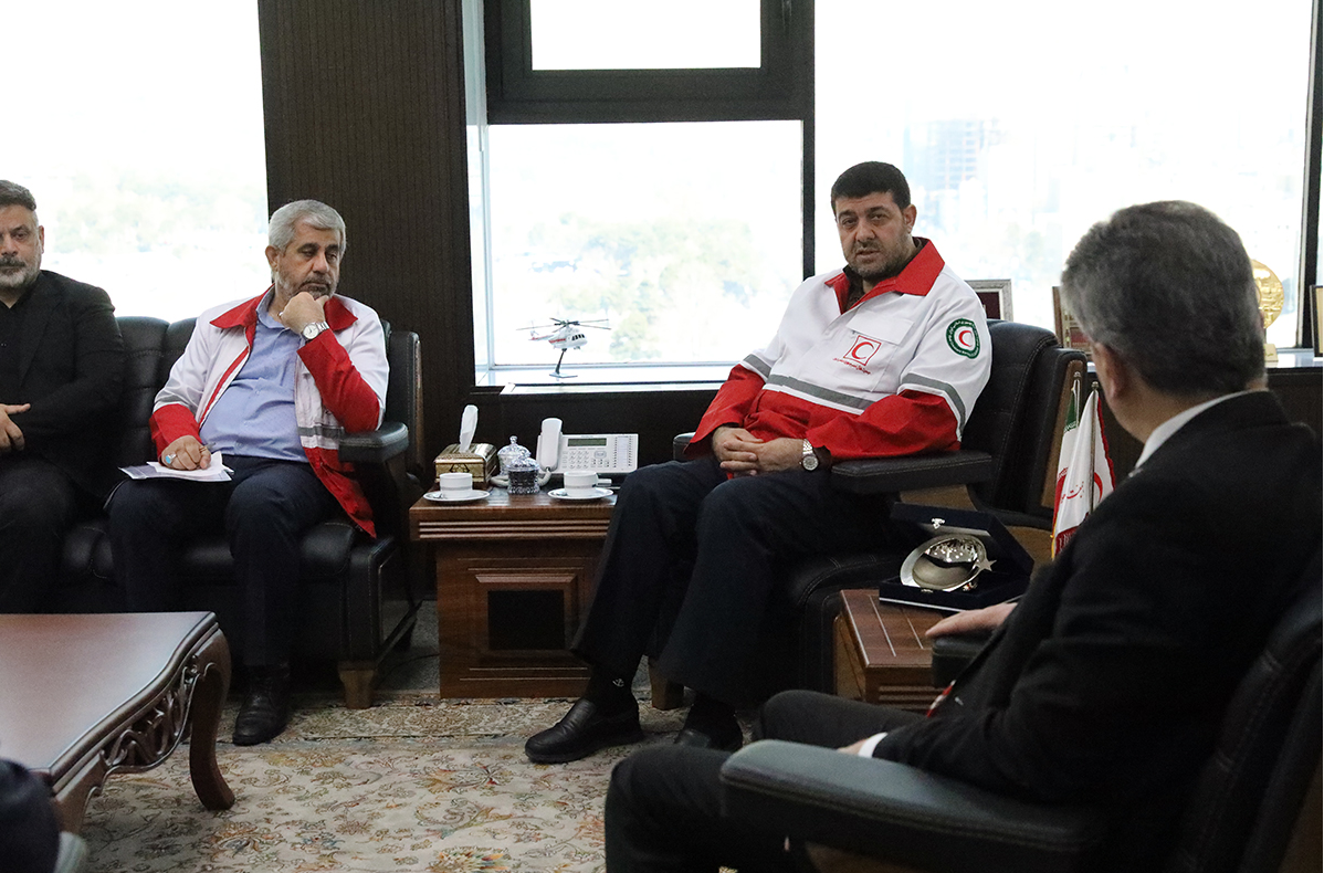 رئیس جمعیت هلال‌احمر در دیدار با سفیر ترکیه: برمبنای حس برادری، همسایگی و انسان‌دوستی به مردم ترکیه کمک کردیم