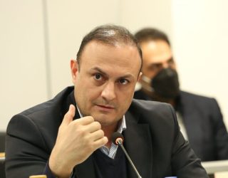 دبیر انجمن قطعه‌سازان: نمی‌دانیم به کدام ساز برقصیم؟/بورس، تنها راه قانونی فرار از “منجلاب قیمت‌گذاری دستوری خودرو” است