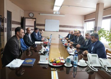 صنعت بانکداری و تولید دو بال پرواز اقتصاد کشور هستند