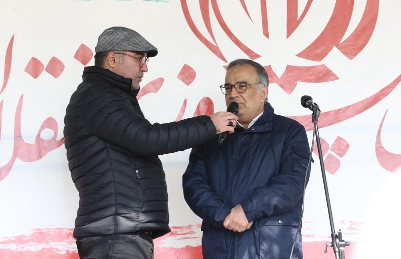 در پی حضور چشمگیر خانواده صنعت بیمه در راهپیمایی غرورآفرین بیست و دوم بهمن: مهندس مجید بهزادپور و همراهان از غرفه بیمه مرکزی بازدید کردند