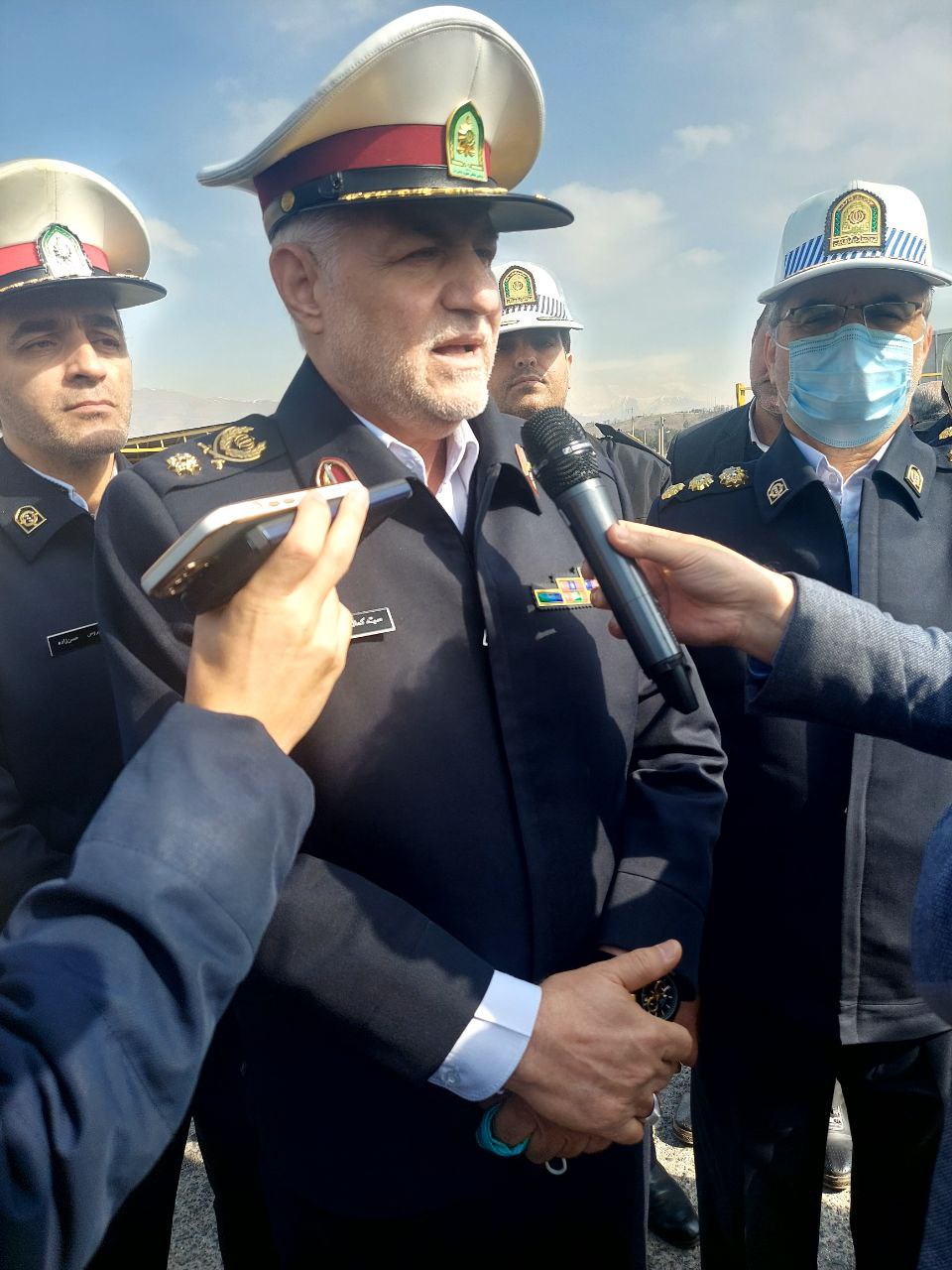 سردار هادیانفر: ۷۰۰ غرفه در ۴۳ مرکز تعویض پلاک در سراسر کشور فعال هستند /شماره گذاری هفت میلیون خودرو در ۱۱ ماهه گذشتهه/یک روزه المثنی برگ سبز مفقودی را دریافت کنند