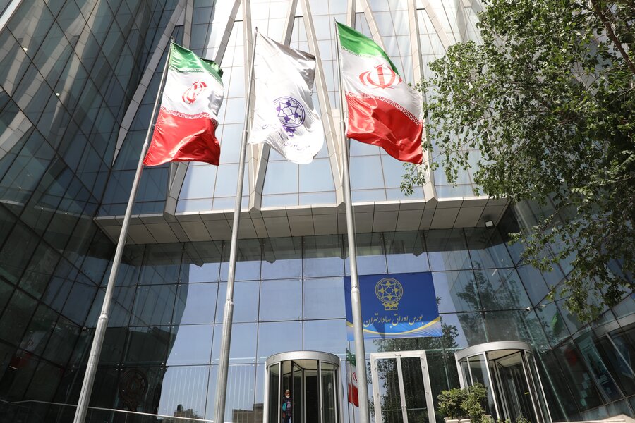 کارشناس بازار سرمایه پاسخ می‌دهد؛ چگونه علی‌رغم عقب‌ماندگی برخی از نمادها، شاخص کل به سقف رسید؟