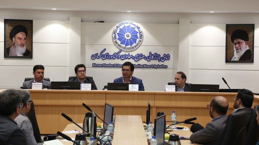 در جمع فعالان اقتصادی کرمان مطرح شد؛ تکمیل پروژه‌های ملی با سرمایه‌گذاری مردم در شرکت‌های سهامی عام پروژه