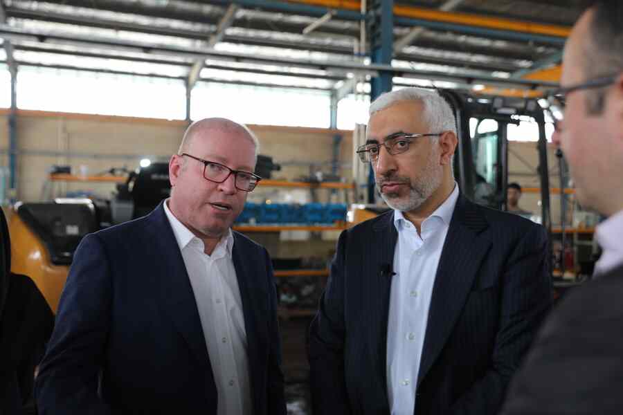 رئیس سازمان بورس در بازدید از صنایع استان یزد: تقویت جایگاه دانش‌بنیان‌ها و ارتباط قوی‌ترشان با بورس را دنبال می‌کنیم