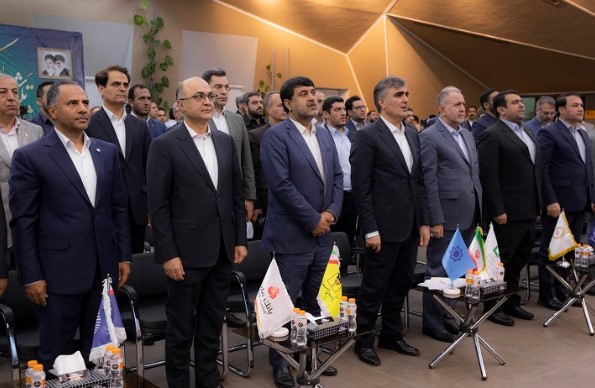 اعطای نشان عالی برکت به مدیرعامل بانک ملت