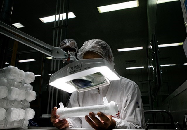 افزایش خطوط تولید تجهیزات پزشکی در هلال‌احمر/ساخت تجهیزات مورد نیاز بیماران ۳۰ درصد افزایش یافت