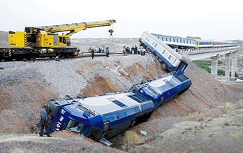 قائم مقام بیمه مرکزی از ضرورت تسریع در روند اجرای قانون بیمه شخص ثالث حوادث ریلی خبر داد خسارت دیدگان حوادث ریلی باید از پوشش بیمه ای کاملتری بهره مند شوند