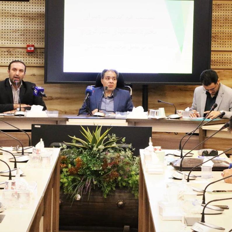 مدیرعامل بیمه دی در نشست هم اندیشی دبیران تشکل های ایثارگری عنوان کرد: خدمت رسانی به خانواده معزز شهدا و ایثارگران در اولویت است