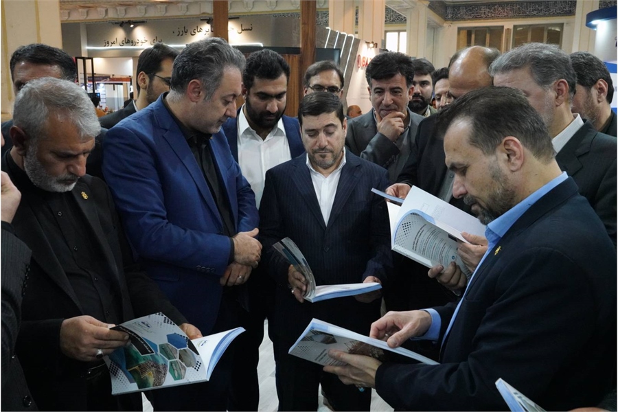 رونمایی از فصلنامه علمی-تخصصی خدمات دریایی و بندری با حضور مدیرعامل سازمان بنادر/ معرفی نرم‌افزار مدیریت هوشمند ترمینال کانتینری
