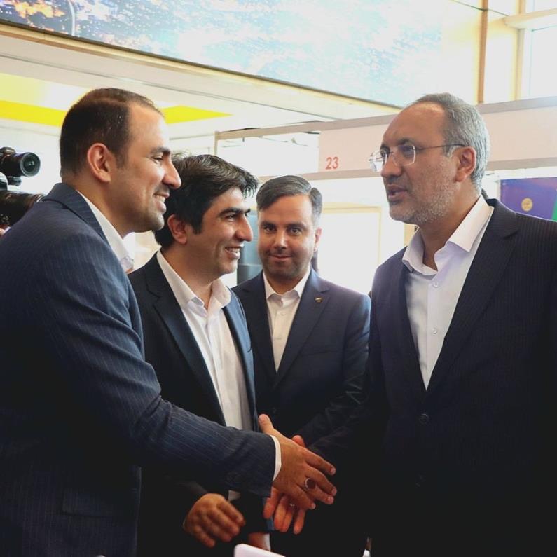 بازدید رئیس‌کل بیمه مرکزی جمهوری اسلامی از غرفه بیمه دی در همایش “بیمه و توسعه”