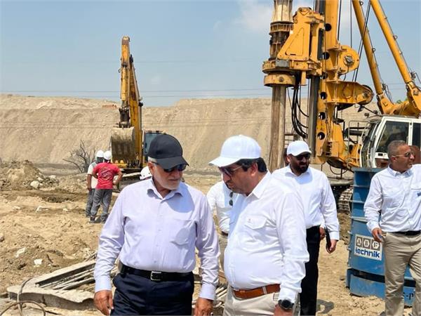 بازدید فرمانده قرارگاه سازندگی خاتم‌الانبیاء(ص) از روند پیشرفت پروژه پالایشگاه مهر خلیج فارس در بندرعباس