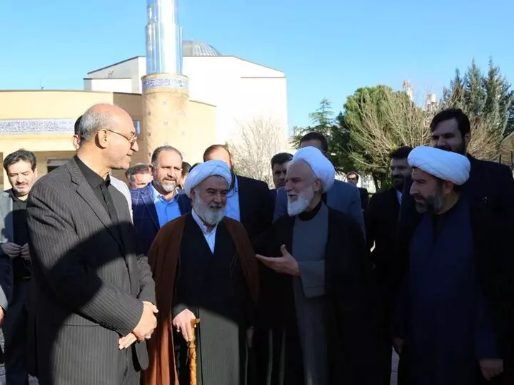 پيگيري رفع موانع رونق توليد و تکميل فاز دوم پتروشيمي کرمانشاه
