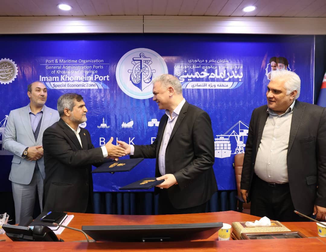 آغاز همکاری‌های علمی و پژوهشی اداره کل بنادر و دریانوردی و دانشگاه آزاد اسلامی استان خوزستان با امضای تفاهم‌نامه همکاری