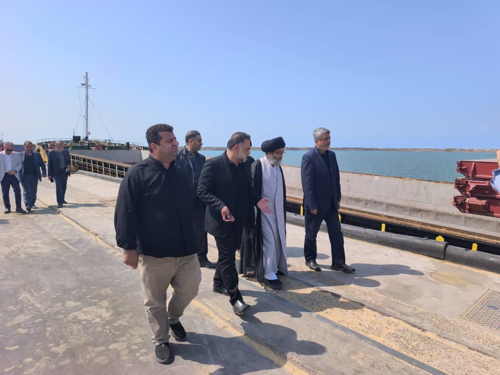 بازدید آیت‌الله اشكوری از مجتمع بندری كاسپین در منطقه آزاد انزلی