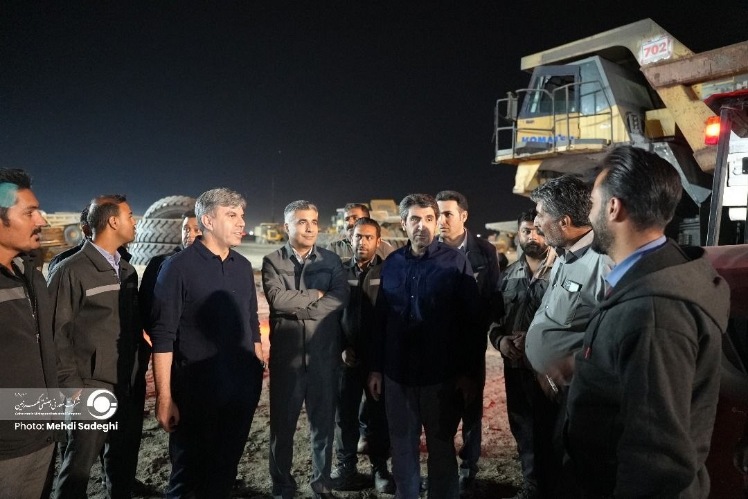 دکتر امرايی از واحدهای عملیاتی در شیفت شب بازدید کردد