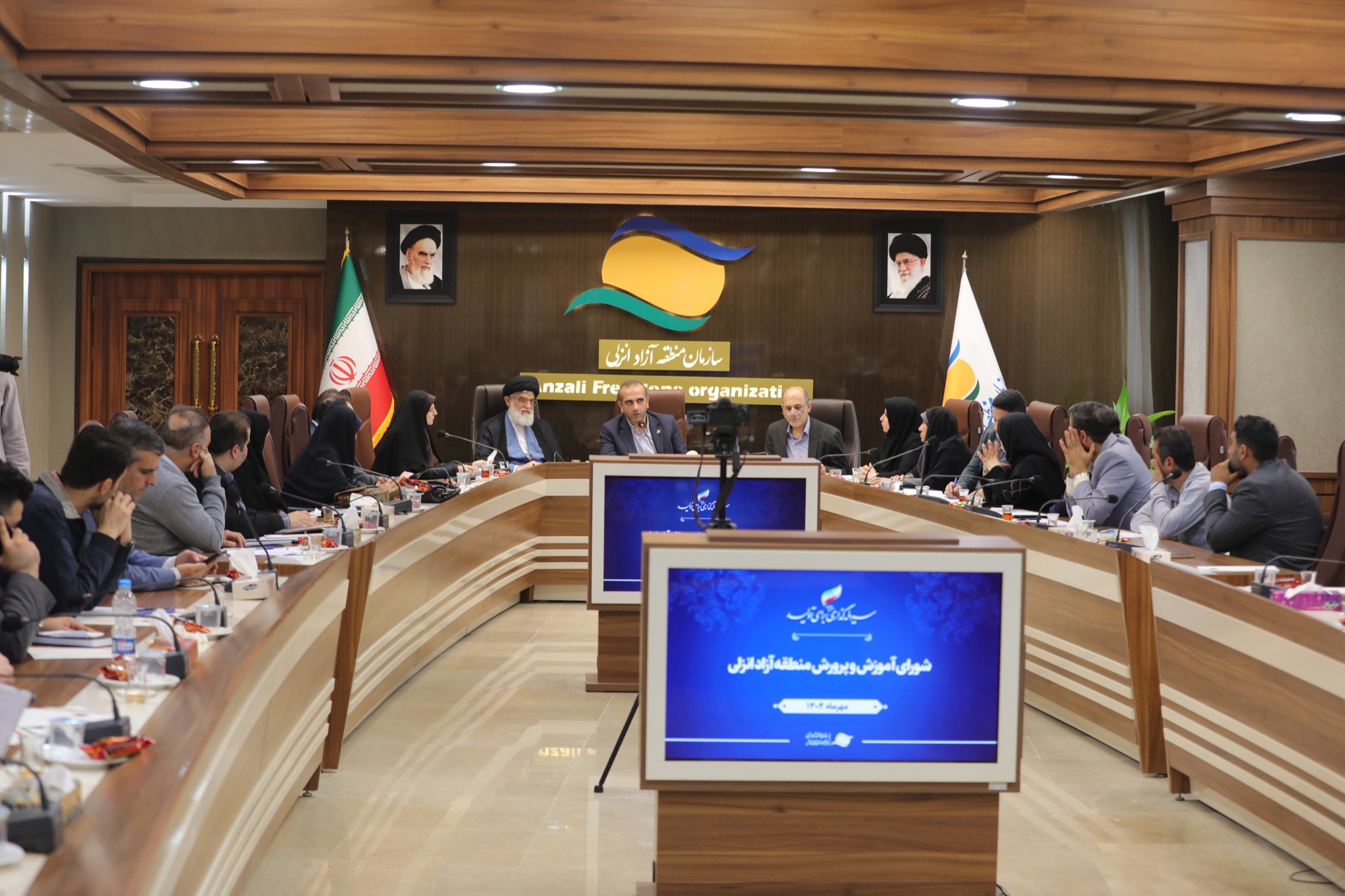 تأكید بر توسعه زیرساخت‌های آموزشی و تربیت نسل آینده در منطقه آزاد انزلی