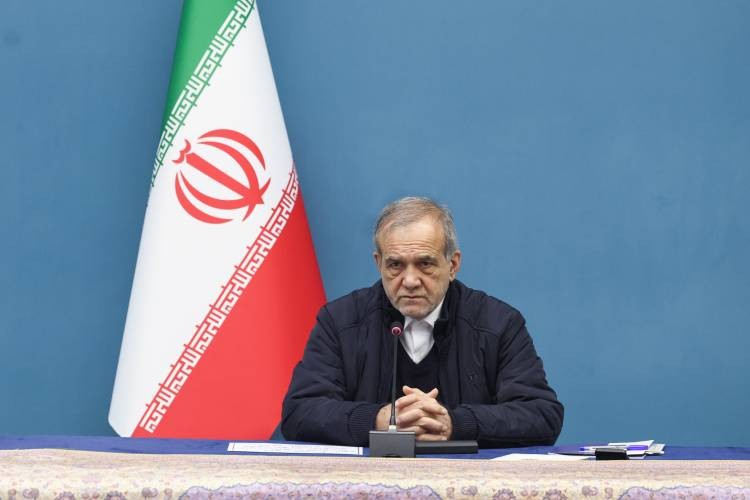 دکتر پزشکیان در آیین بهره‌برداری از پروژه‌های مناطق آزاد و ویژه اقتصادی تأکید کرد: لزوم تدوین برنامه‌های راهبردی و آینده‌نگرانه برای توسعه مناطق آزاد