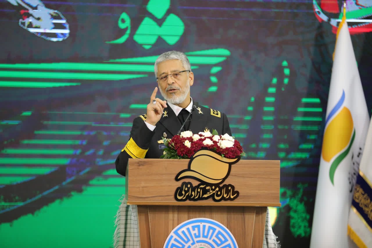 انقلاب اسلامی هیمنه پوشالی آمریكا را در هم شكست