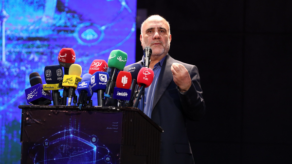 سردار رحیمی: قیمت‌های‌سازی فیک، پیگرد قانونی دارد؛ به التهاب بازار دامن نزنید/شمشیر دامپینگ رسانه‌ای در بازار کُند شد